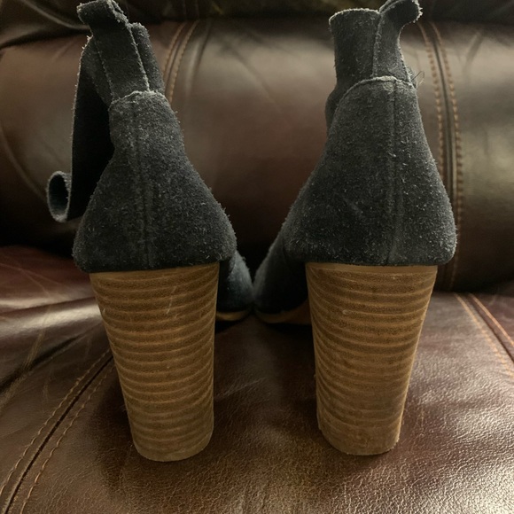 Vintage Crown Navy Suede Chunk Heel Booties - Picture 3 of 7